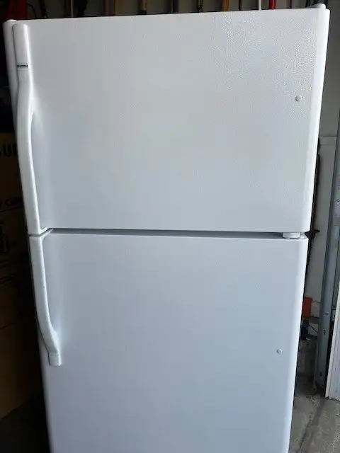 Like New 15cu ft Fridge Freezer