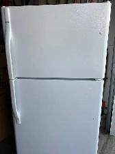 Like New 15cu ft Fridge Freezer