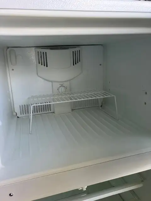 Like New 15cu ft Fridge Freezer - Photo 4