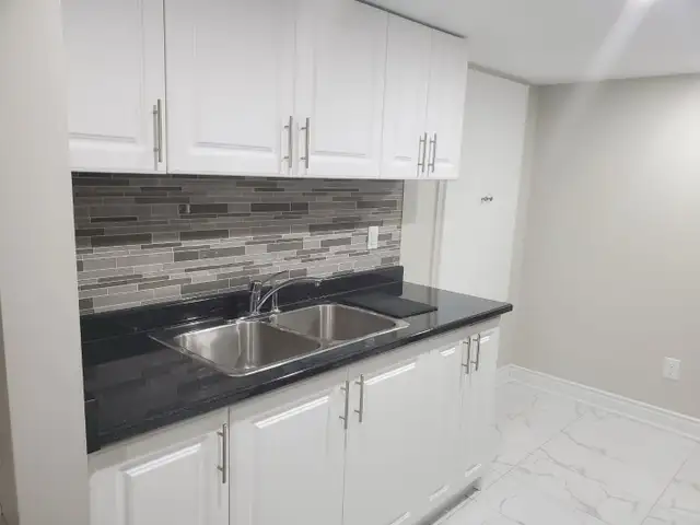 Basement for rent - Photo 10