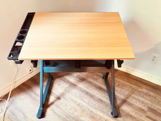 Artist Drafting Table - Photo 2