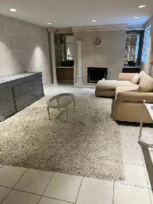 AURORA (Leslie and wellington) 1-2 bedroom apt available