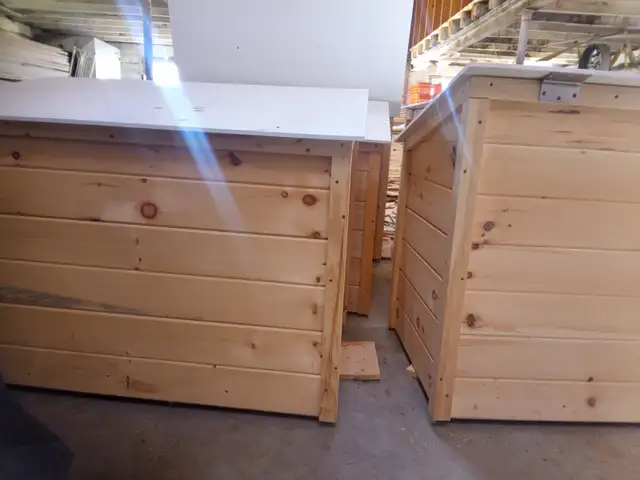 Wooden, storage, and garbage bins. - Photo 2