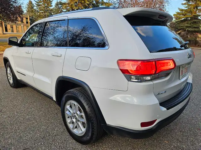 2018 Jeep Grand Cherokee Laredo 3.6L V6 4X4 - Photo 3