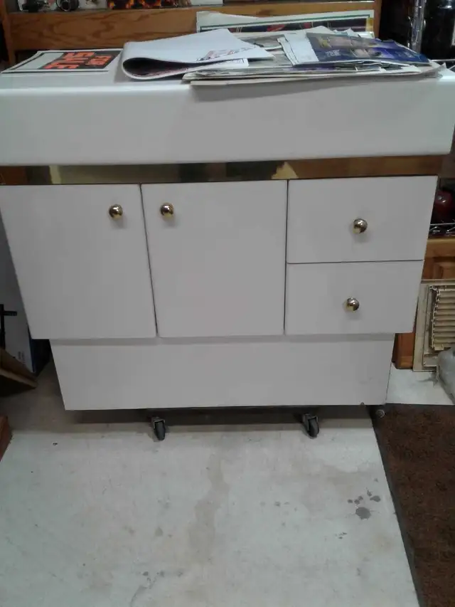 Bathroom vanity