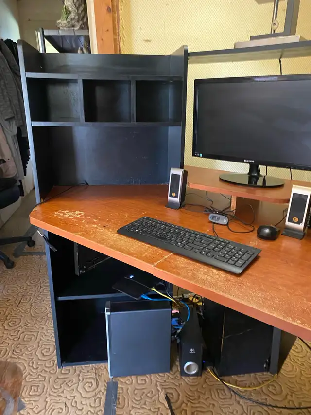 LARGE COMPUTER DESK $100 902-574-8421 - Photo 2