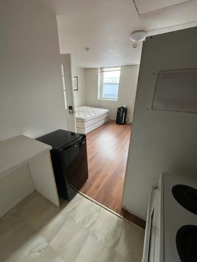 FURNISHED ROOMS AVAILABLE! DOWNTOWN ST CATHARINES! - Photo 13