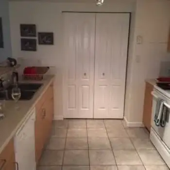 2 bedroom condo furnished - Photo 9