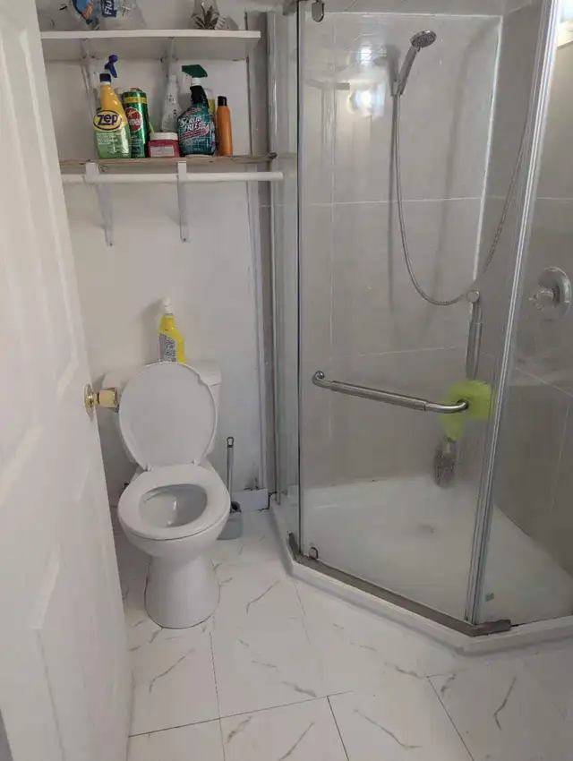 A basement bedroom for rent at Finch/Warden - Photo 4