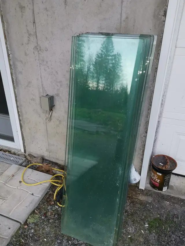 Panneau de verre pour clôture de piscine ou rampe de balcon
