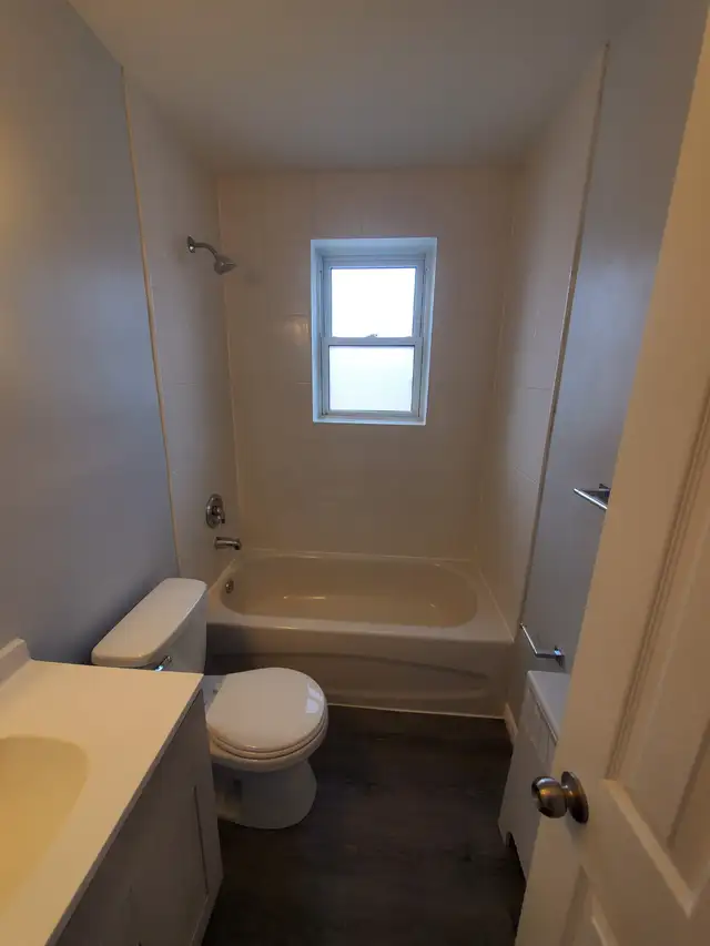 Spacious Two-Bedroom Apartment - Photo 2