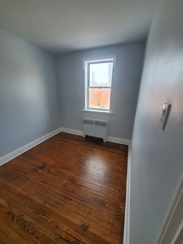 Spacious Two-Bedroom Apartment - Photo 4