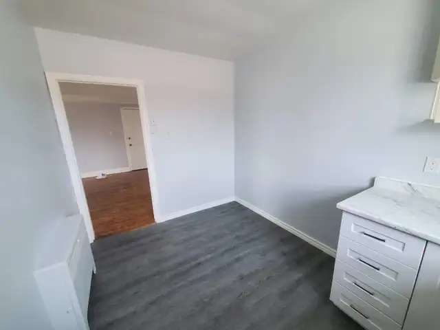 Spacious Two-Bedroom Apartment - Photo 6