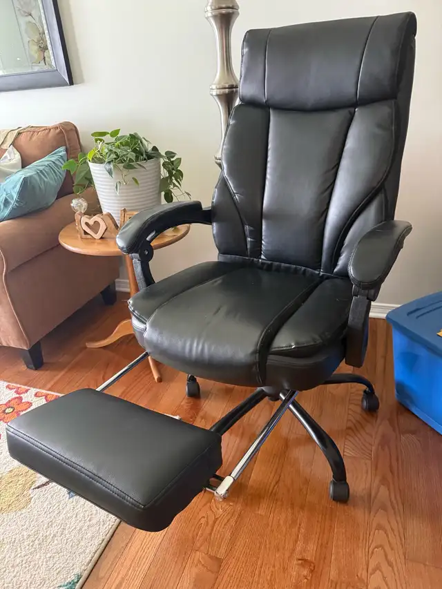 Office Chair - Photo 2