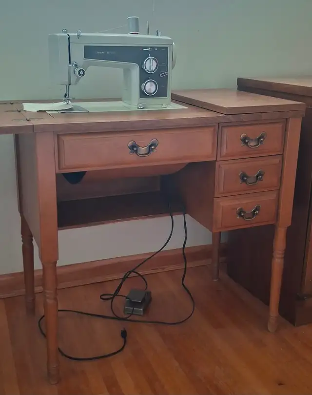 SEWING MACHINE - Photo 2