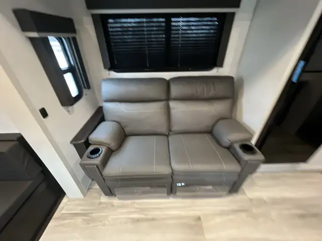 2025 Keystone Arcadia 25SRD, COUPLES UNIT, TANDEM TOWABLE. - Photo 20