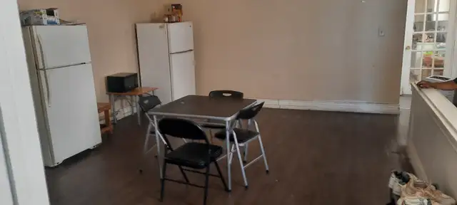 2 Bedroom 1 Bathroom for Rent In Downtown Oshawa, Ontario! - Photo 2