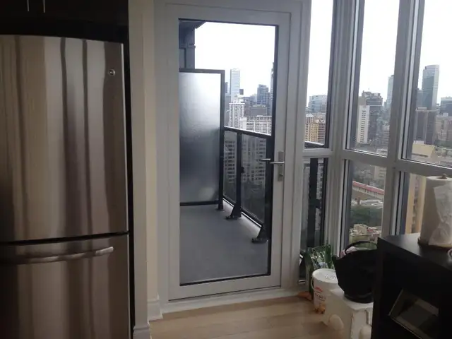 Downtown Yonge and Bloor Room Rental - Photo 3