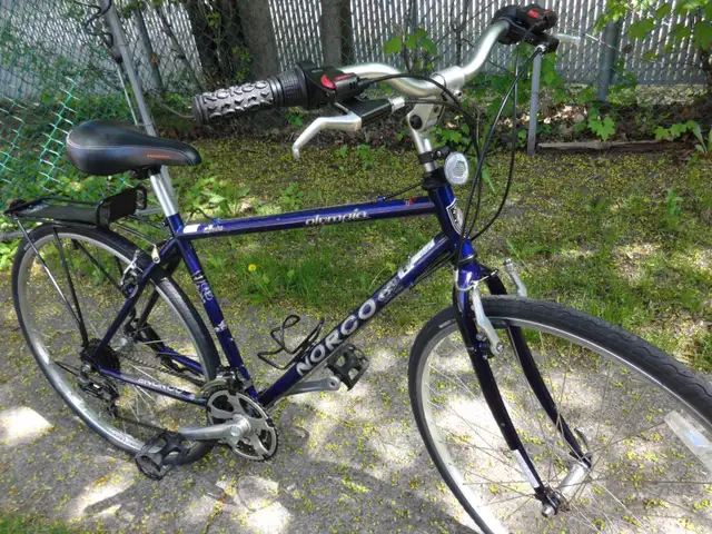 NORCO,VÉLO DE VILLE,DE 18 VITESSES, ROUES 28 POUCES. - Photo 2