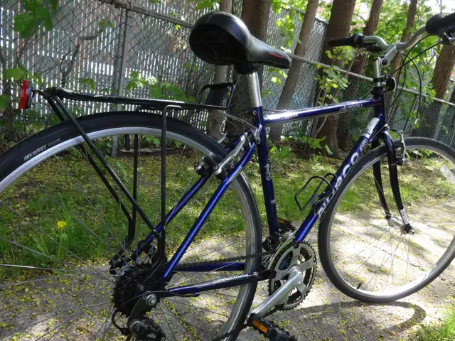 NORCO,VÉLO DE VILLE,DE 18 VITESSES, ROUES 28 POUCES. - Photo 4