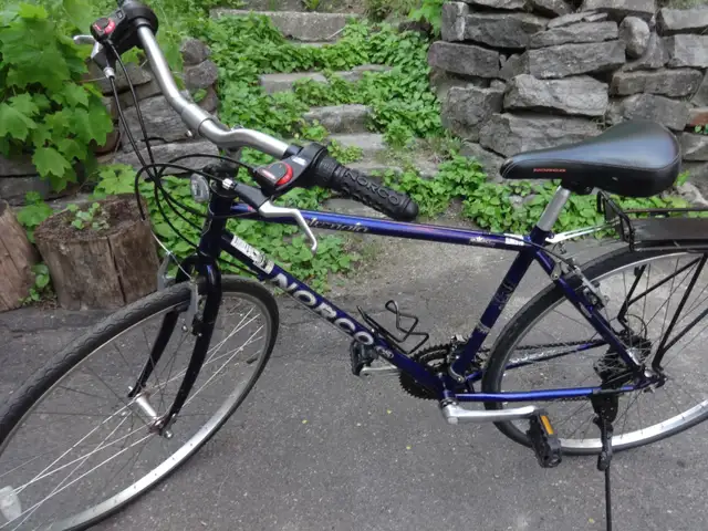 NORCO,VÉLO DE VILLE,DE 18 VITESSES, ROUES 28 POUCES. - Photo 5