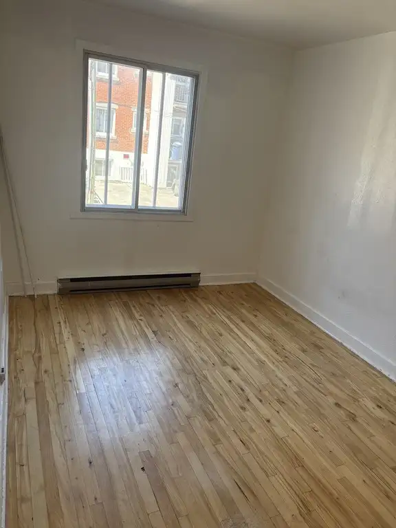 Très beau 4½ à louer immédiatement (4121, 51e rue)