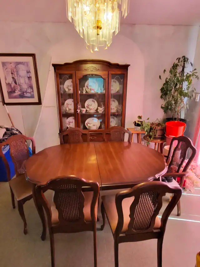 Dining room set - Grant (902) 789-6342