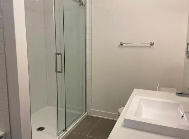 2 Bedroom - 1 Bathroom - Photo 3