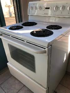 Frigidaire full size stove (30 inches)