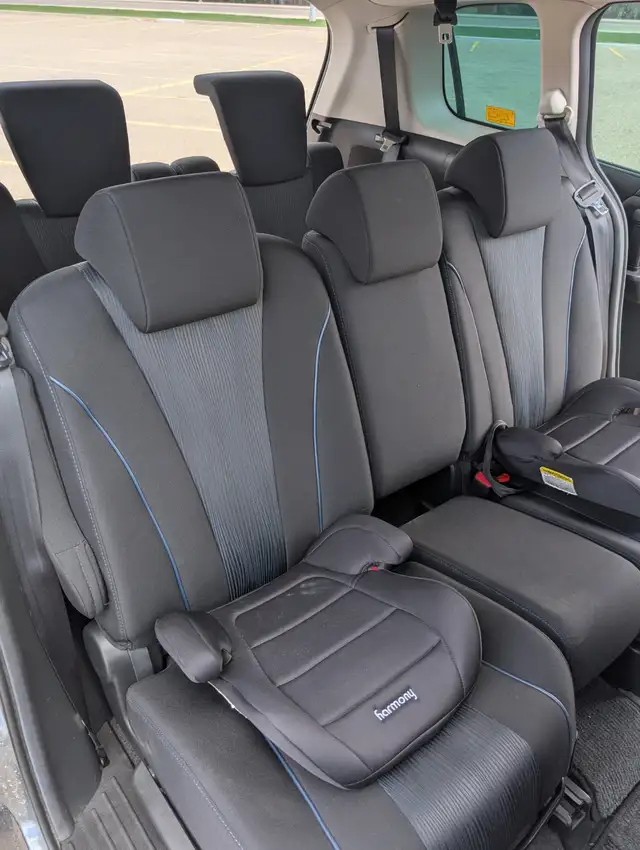 2011 Mazda 7 Passenger Van With Only 48,XXX KM's - Photo 2