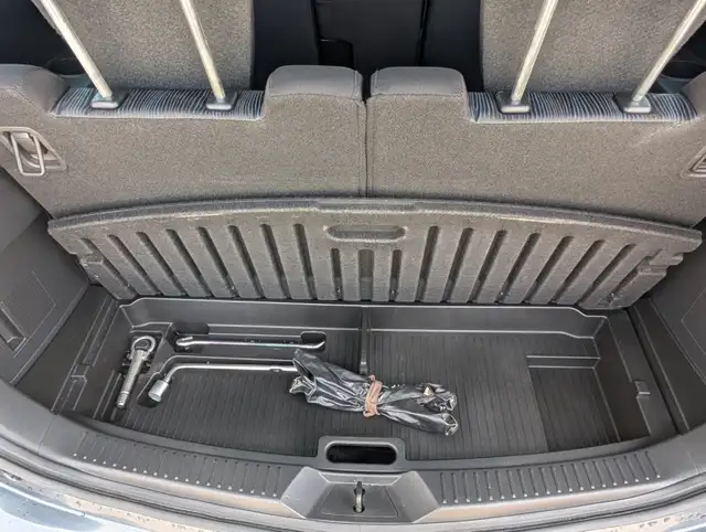 2011 Mazda 7 Passenger Van With Only 48,XXX KM's - Photo 8