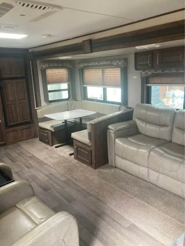 2017 Cougar 29’ Trailer - Photo 3