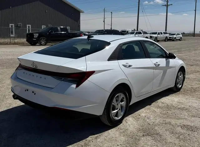2021 Hyundai Elantra Essential - Photo 7