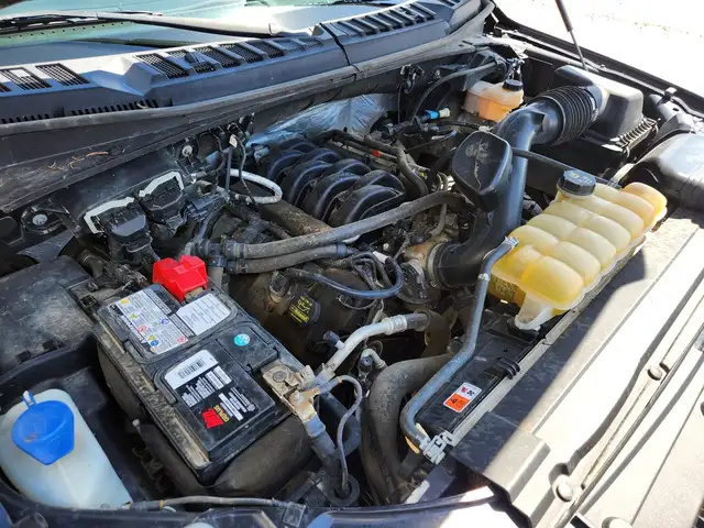 2015 Ford F-150 Crew Cab 4X4 XTR 5L - Rebuilt Title - Photo 19