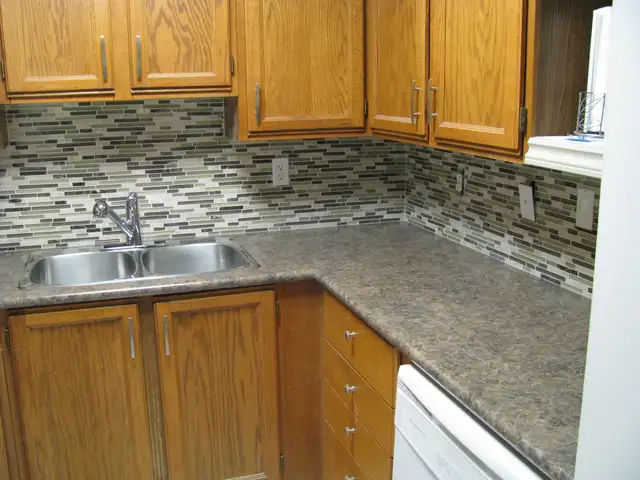 3 Bed 1.5 Bath Unit in Sherwood Park, AB - Photo 2