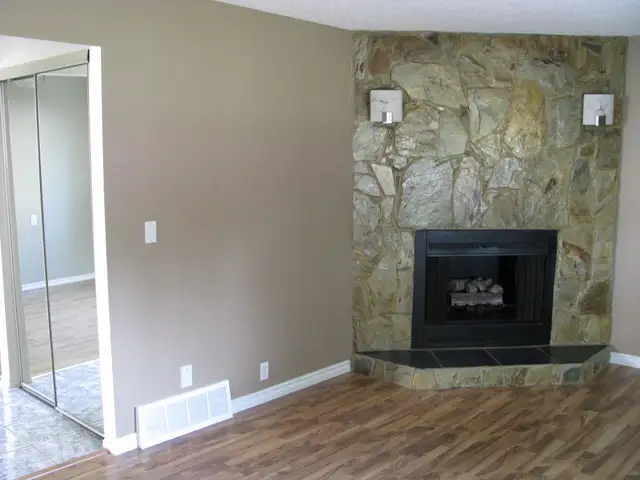 3 Bed 1.5 Bath Unit in Sherwood Park, AB - Photo 3