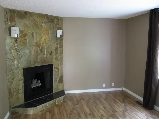 3 Bed 1.5 Bath Unit in Sherwood Park, AB - Photo 4