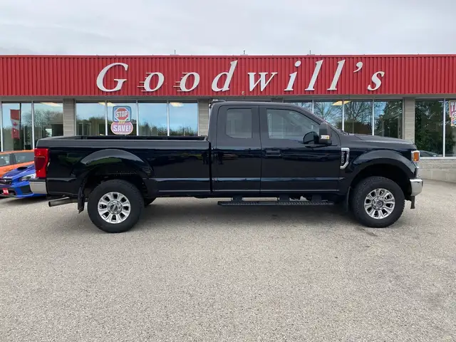2022 Ford F-250 XLT, CLEAN CARFAX, 3.73 AXLE, 6 PASSENGER!