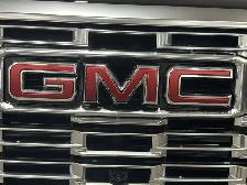 2026 GMC Yukon Denali - Photo 8