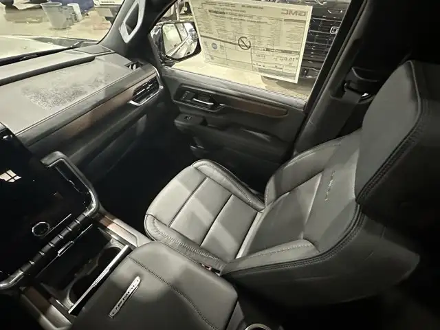 2026 GMC Yukon Denali - Photo 16