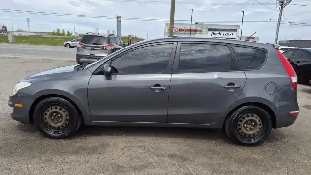 2009 Hyundai Elantra Touring GL, AUTO, 4 CYL, SUNROOF, OILED, CE - Photo 2