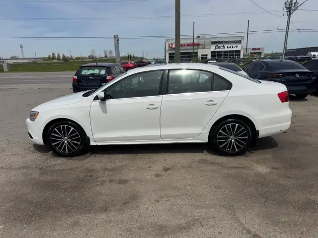 2013 Volkswagen Jetta HIGHLINE, WELL MAINTAINED, 2.5, CERTIFIED - Photo 2