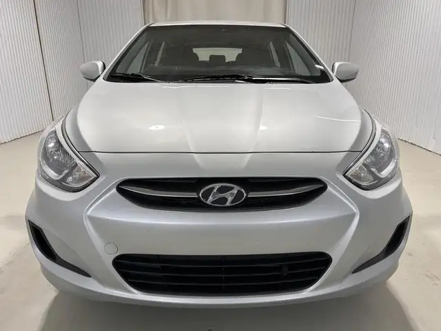 Hyundai Accent Voiture à hayon, 5 portes, boîte automatique GL 2 - Photo 3