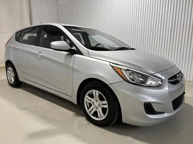 Hyundai Accent Voiture à hayon, 5 portes, boîte automatique GL 2 - Photo 4