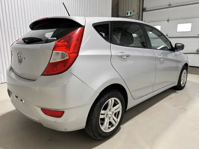 Hyundai Accent Voiture à hayon, 5 portes, boîte automatique GL 2 - Photo 6