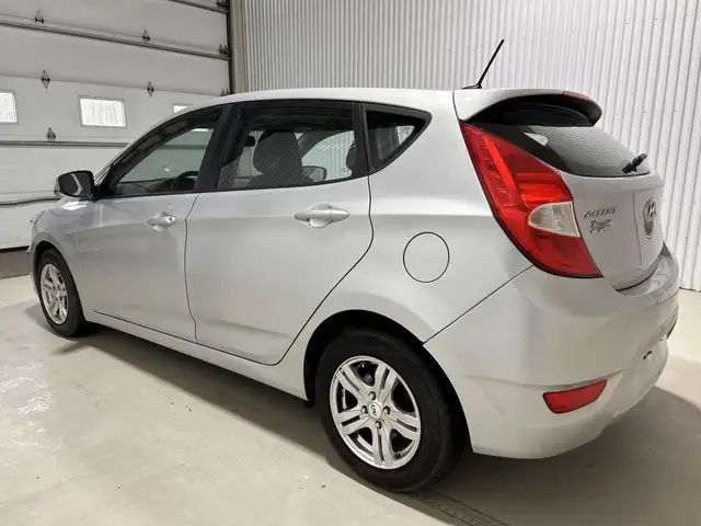 Hyundai Accent Voiture à hayon, 5 portes, boîte automatique GL 2 - Photo 9