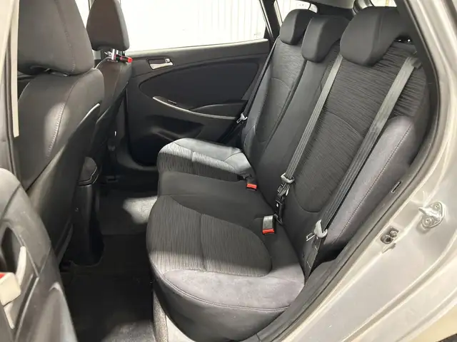 Hyundai Accent Voiture à hayon, 5 portes, boîte automatique GL 2 - Photo 14
