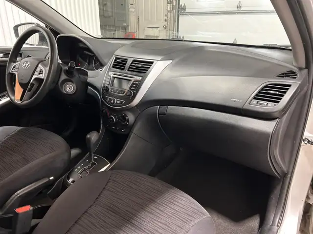 Hyundai Accent Voiture à hayon, 5 portes, boîte automatique GL 2 - Photo 18