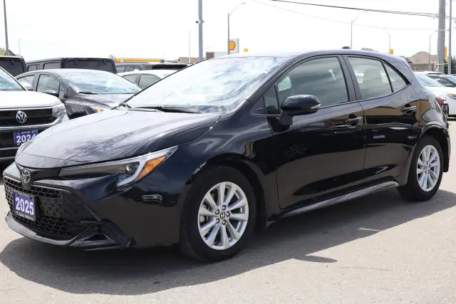 2025 Toyota Corolla SE Hatchback - Photo 2