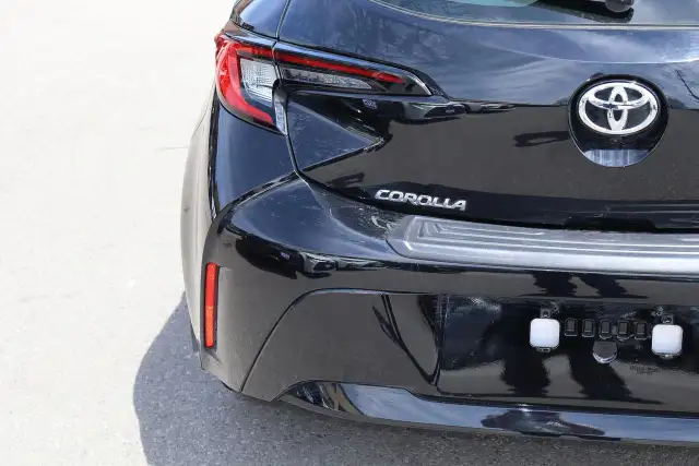 2025 Toyota Corolla SE Hatchback - Photo 5